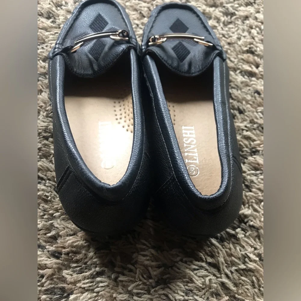 Women’s Linshi black leather slip on shoes Size 8 - Picture 2 of 3